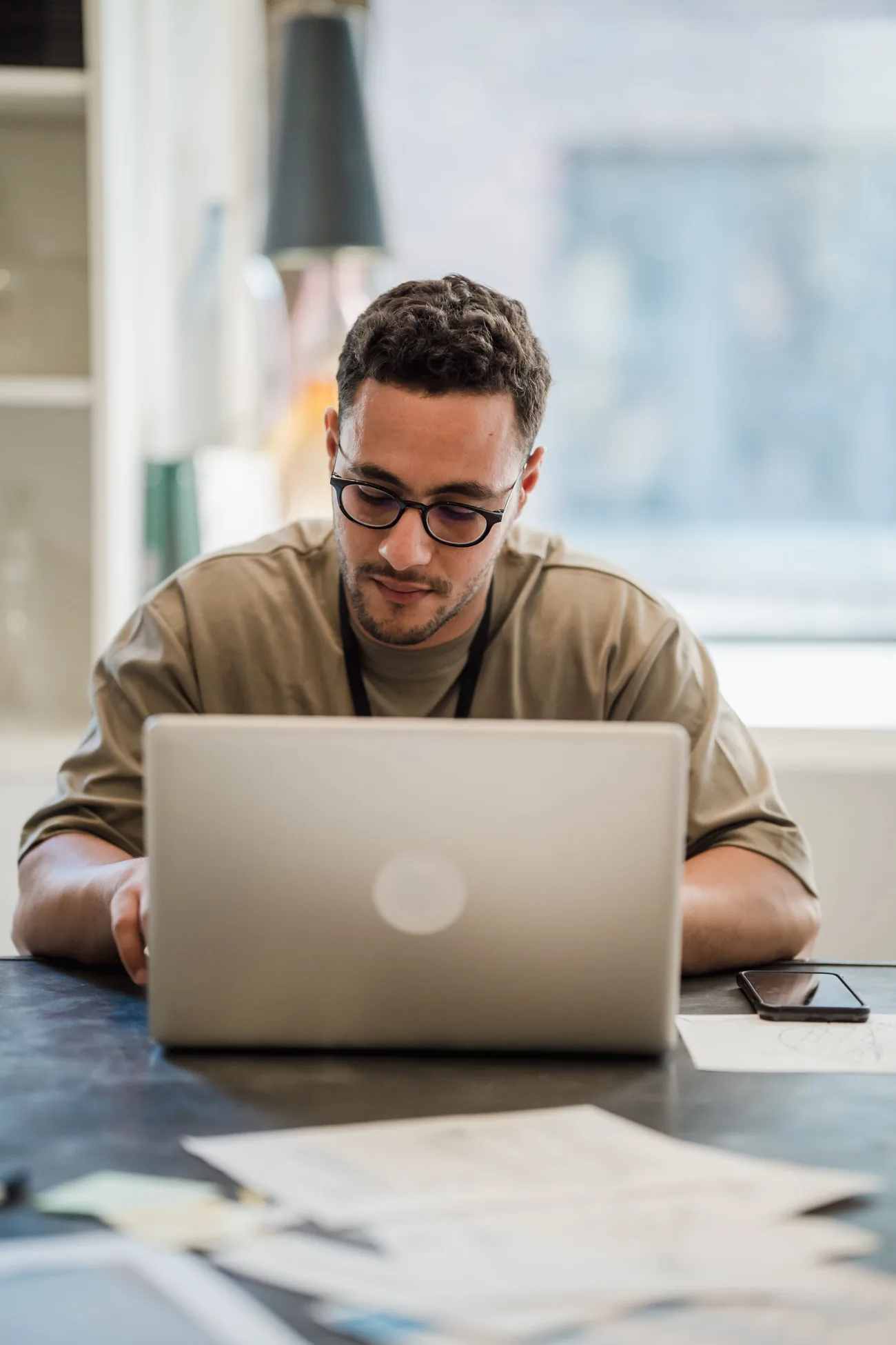 Architecte au travail sur un projet