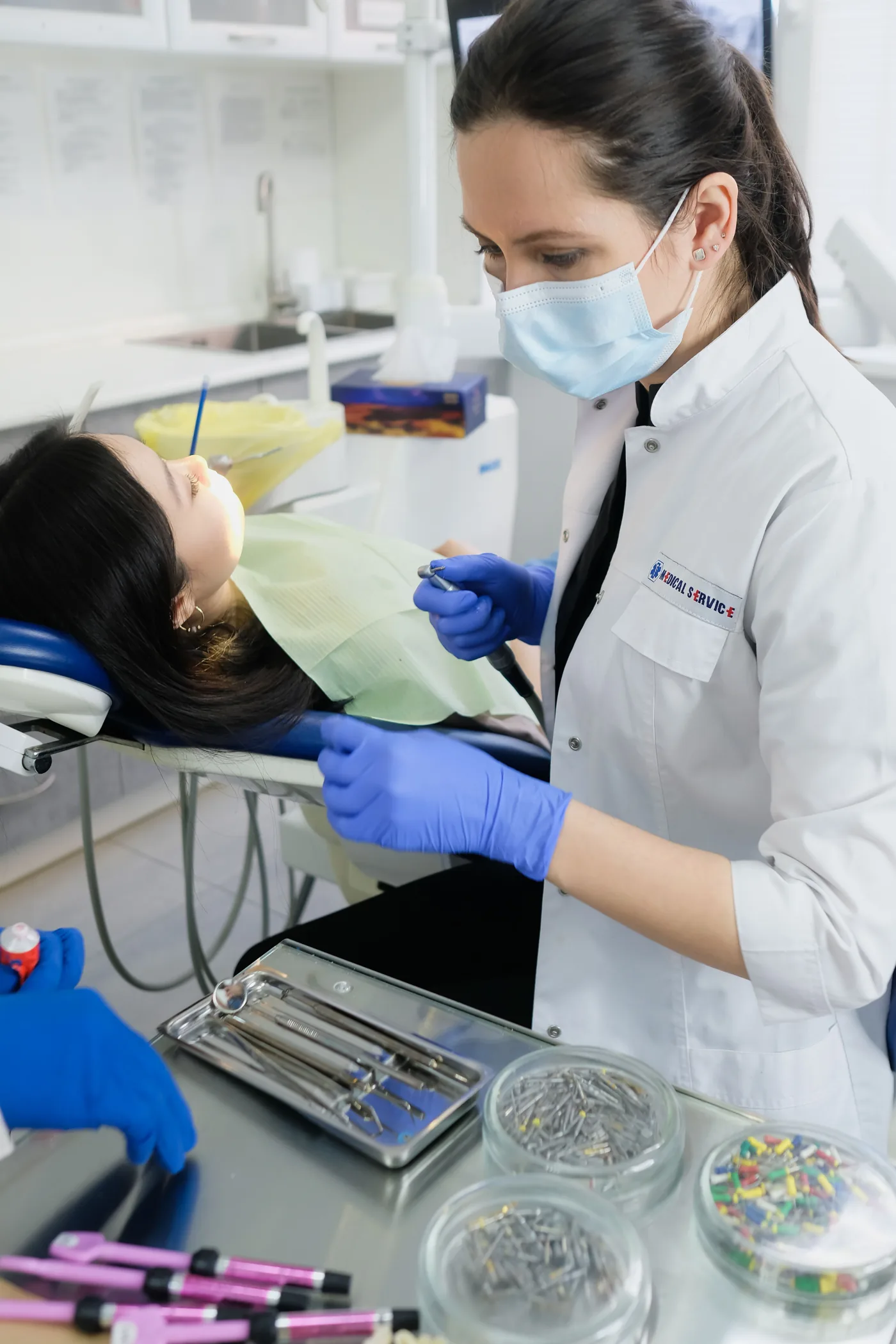 Chirurgien-dentiste au cabinet